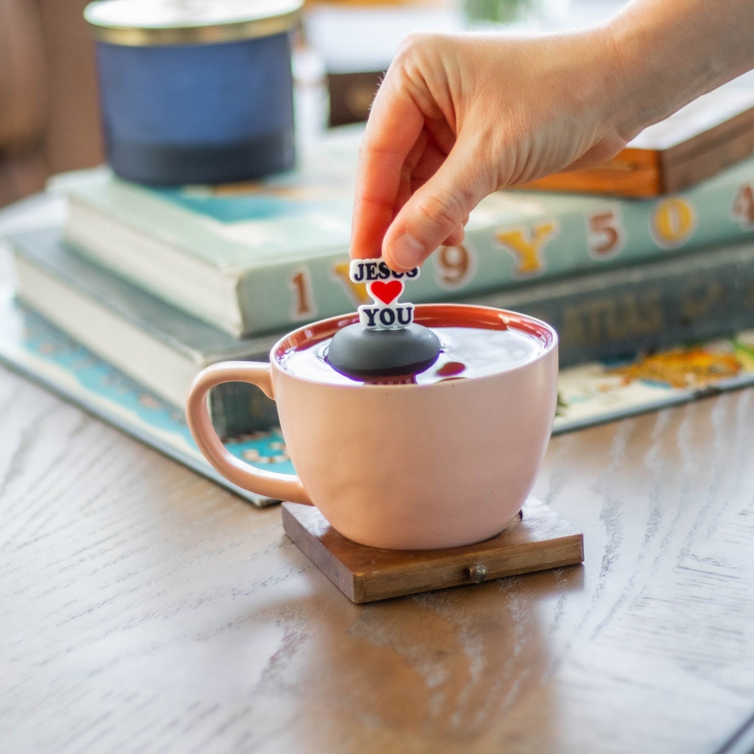 Jesus Loves You Floating Tea Steeper